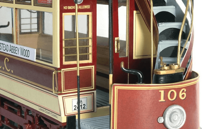 LONDON SPÅRVAGN. TRÄBYGGSATS I SKALA 1/24